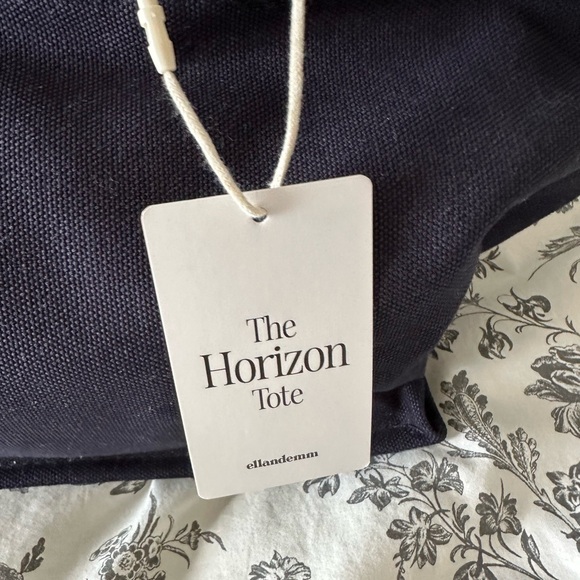 Ellandemm Horizon Tote Navy NWT - Picture 8 of 8